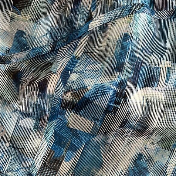 Lululemon Tracker Shorts V in Sun Dazed Multi Blue 10 - Picture 6 of 7